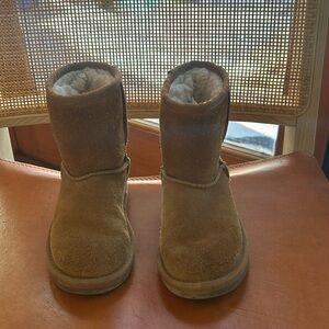 Toddler Koolaburra by Uggs suede boots size 9 in Tan